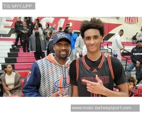 星二代阿利贾阿里纳斯即将迎来大学首秀转发球队出征客场合照引关注