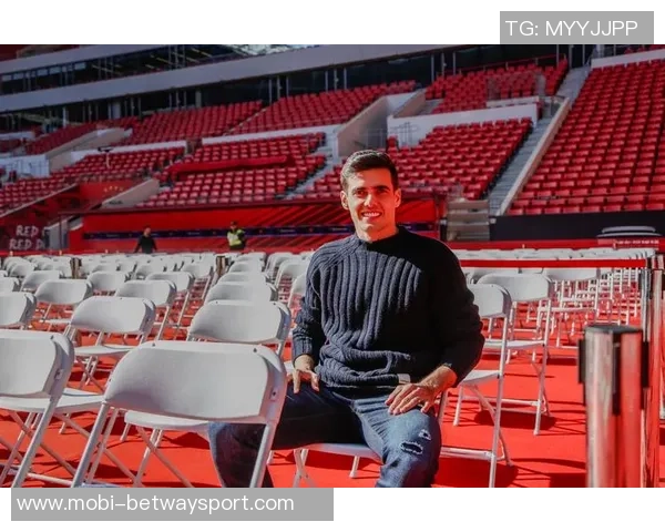 海港队训练照曝光加布里埃尔热情竖大拇指展现团队士气 海港队训练照曝光加布里埃尔热情竖大拇指展现团队士气